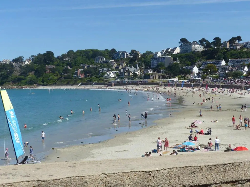 studio exposé plein sud vu sur le port de plaisance