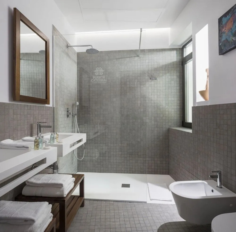 Puerta Catedral Holiday Suites