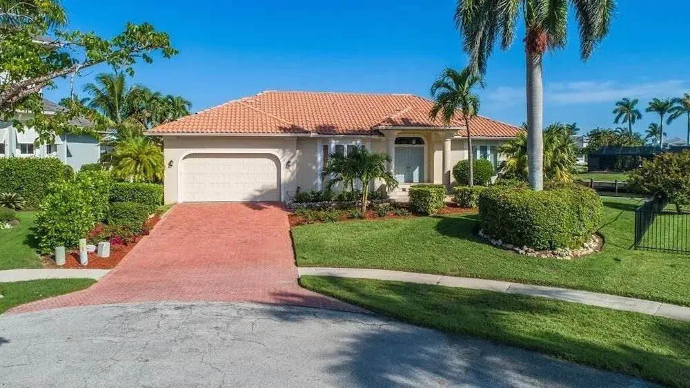 Magnolia Private Home #59999 3 Bedrooms 2 Bathrooms Home by Redawning
