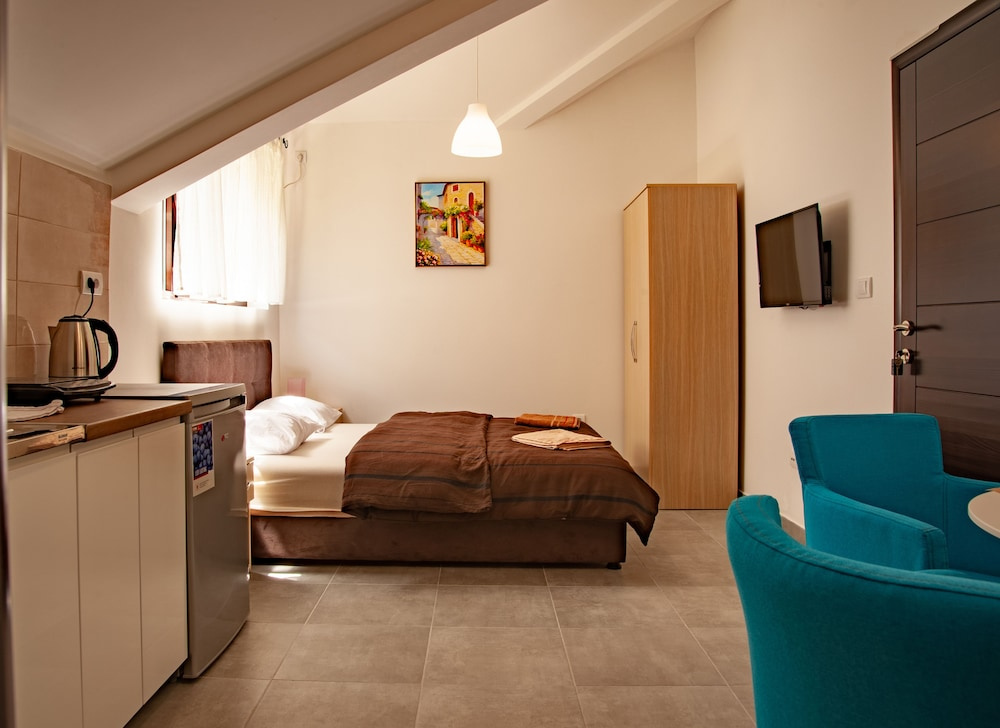 Rooms & Apartments Vukasović