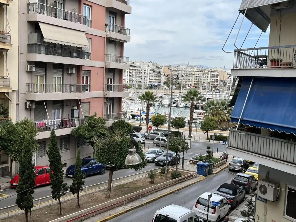 Piraeus 4