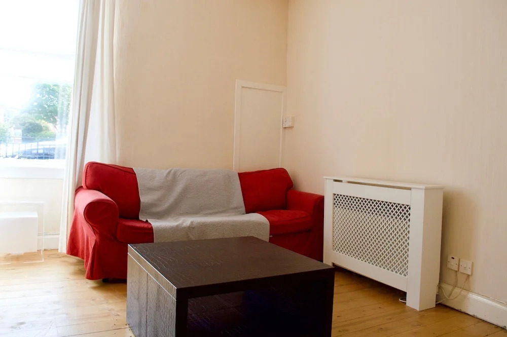 1 Bedroom Flat In Roseburn