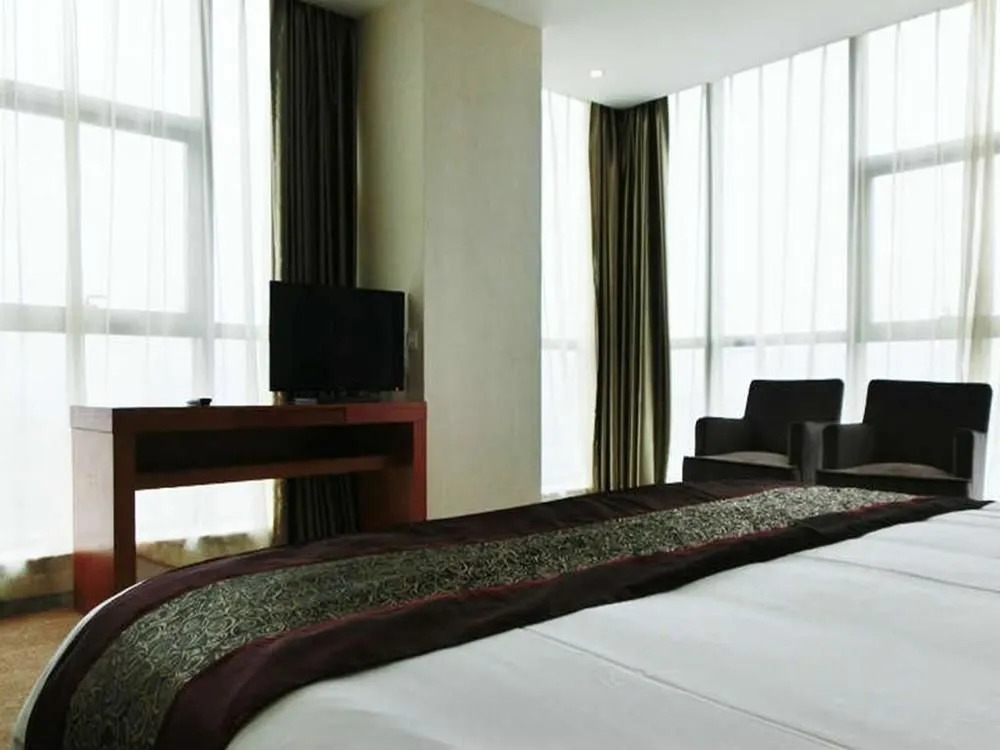 Head Holiday Hotel