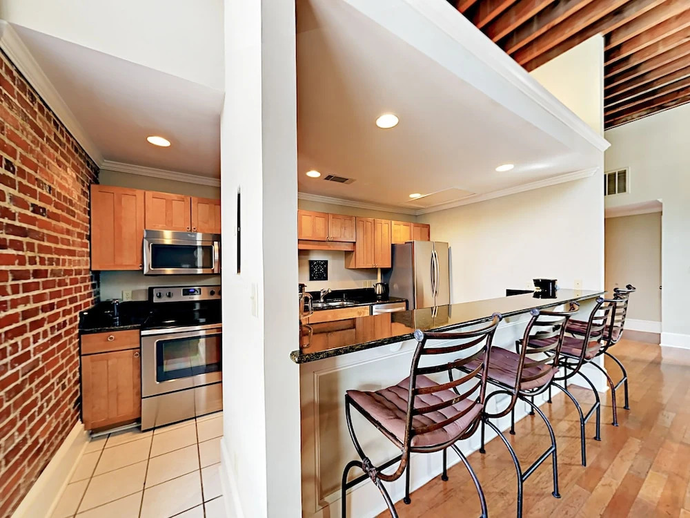 West Congress Condo #6 2 Bedrooms 1.5 Bathroom Condo