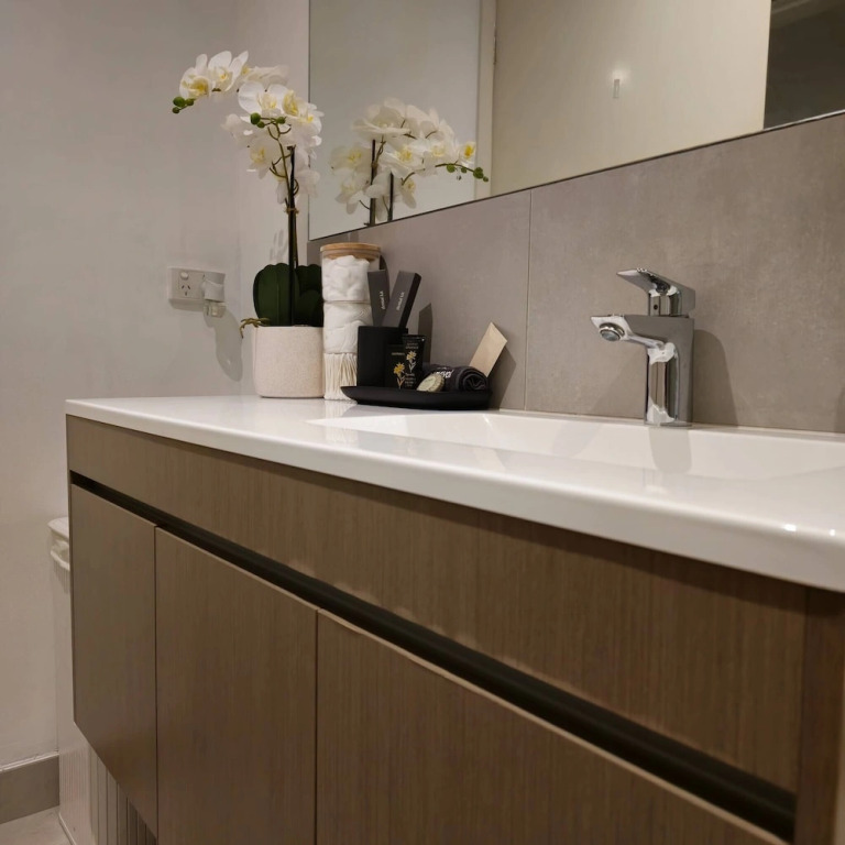 Deluxe 2BR apt Excellent Location Cityviews & Pool