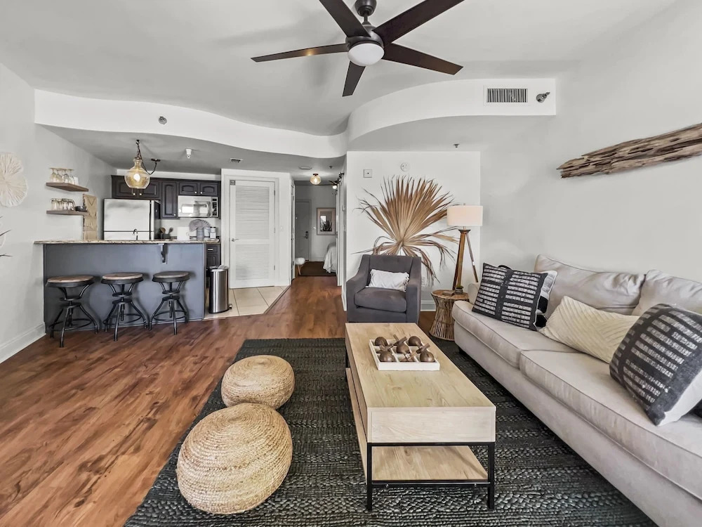Sea La Vie 1 Bedroom Condo by RedAwning