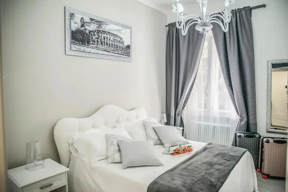 Central Luxury Apartment