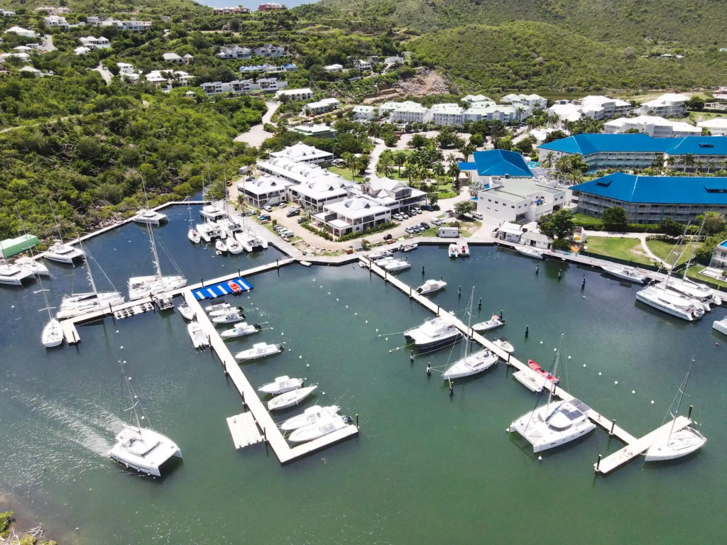 Acacia Secret, 3 min walk from Anse Marcel beach, on the Marina