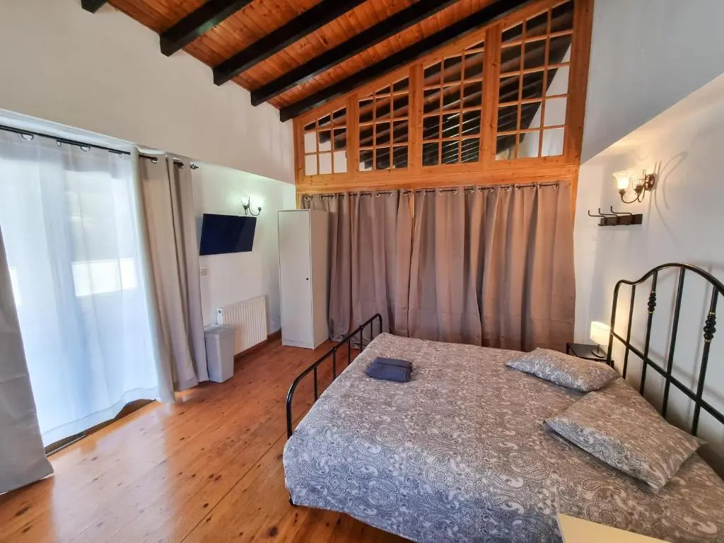 Mountains Retreat Rooms & Suites