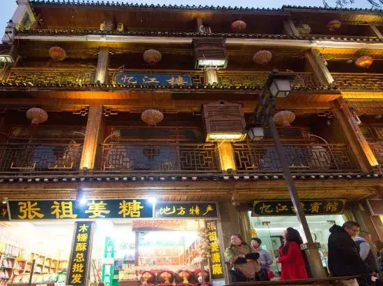 Yijianglou River View Inn (Fenghuang Old Town River View)