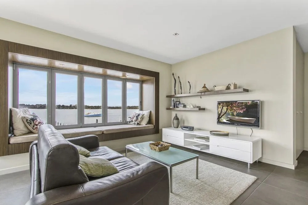 A Window on the Bay - Scenic Metung Retreat