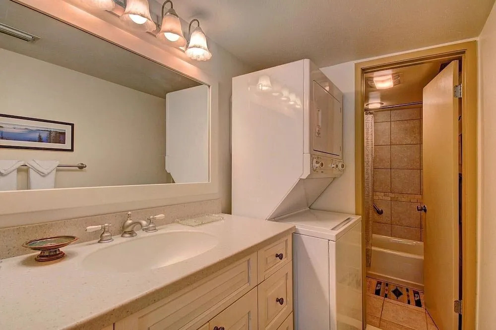 Columbine 102 2 Bedrooms 2 Bathrooms Condo