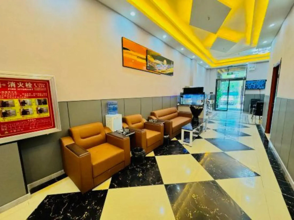 Lanxin Hotel (Zhongchuan Airport Rainbow City)