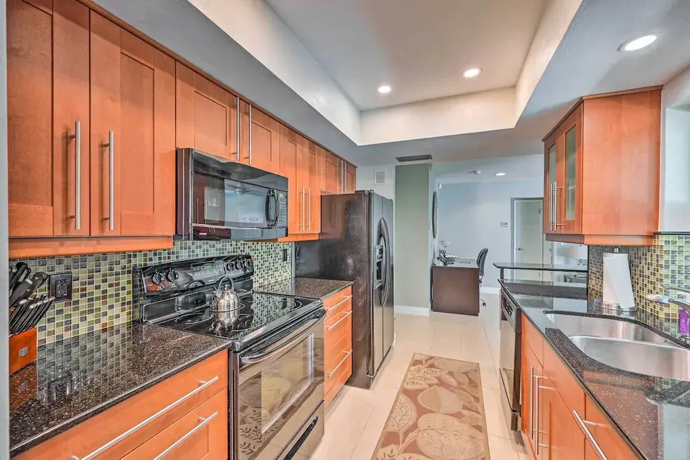 Naples Paradise w/ Private Pool, 4 Mi to Beach!