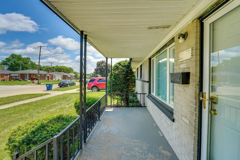 Westland Home w/ Yard ~ 20 Mi to Downtown Detroit