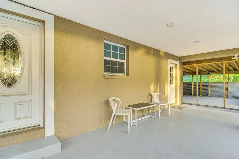 Tropical Tampa Home: Pets Welcome!