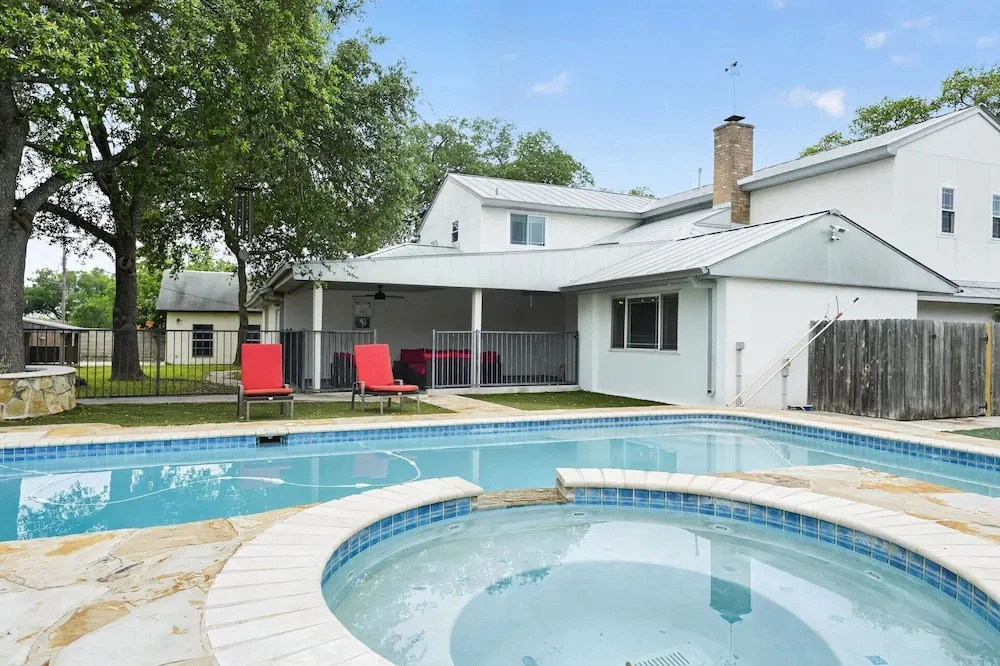 San Antonio Retreat 5br Sleeps 9 near Fiesta Tx 5 Bedroom Home