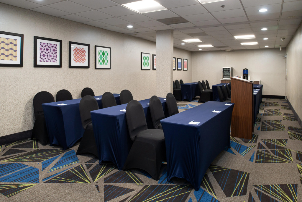 Holiday Inn Express & Suites Los Angeles Downtown West by IHG