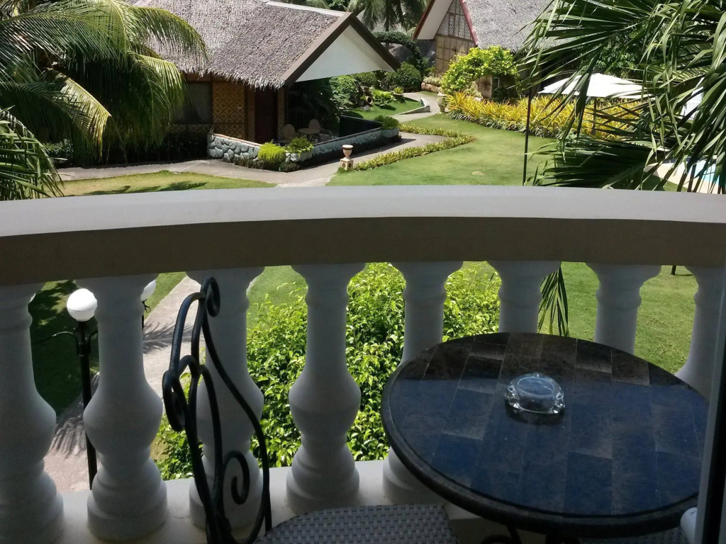 Alona Kew White Beach Resort