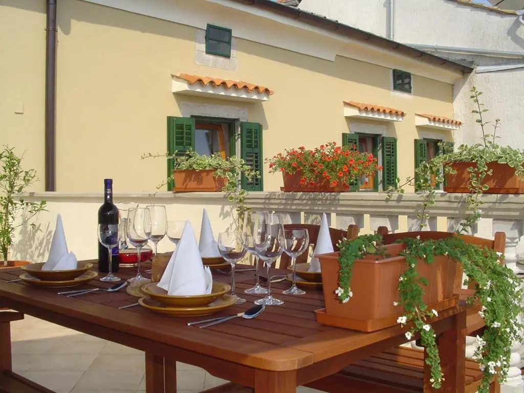 Apartments Villa Kastav in Old town center with sea view and parking