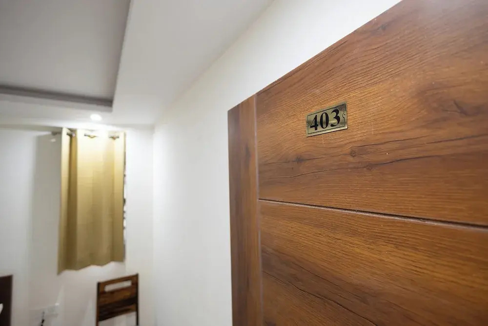 Hotel Gill Comfort Inn - Close to MEDANTA, ARTEMIS AND FORTIS HOSPITAL