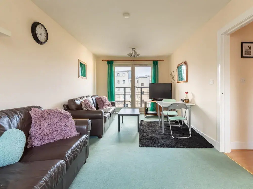 Elegant Apartment in Edinburgh near River Almond