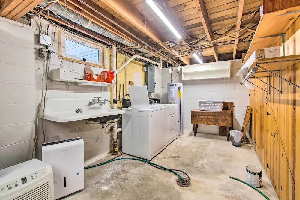 Pet-Friendly Uptown Normal Home Steps to ISU