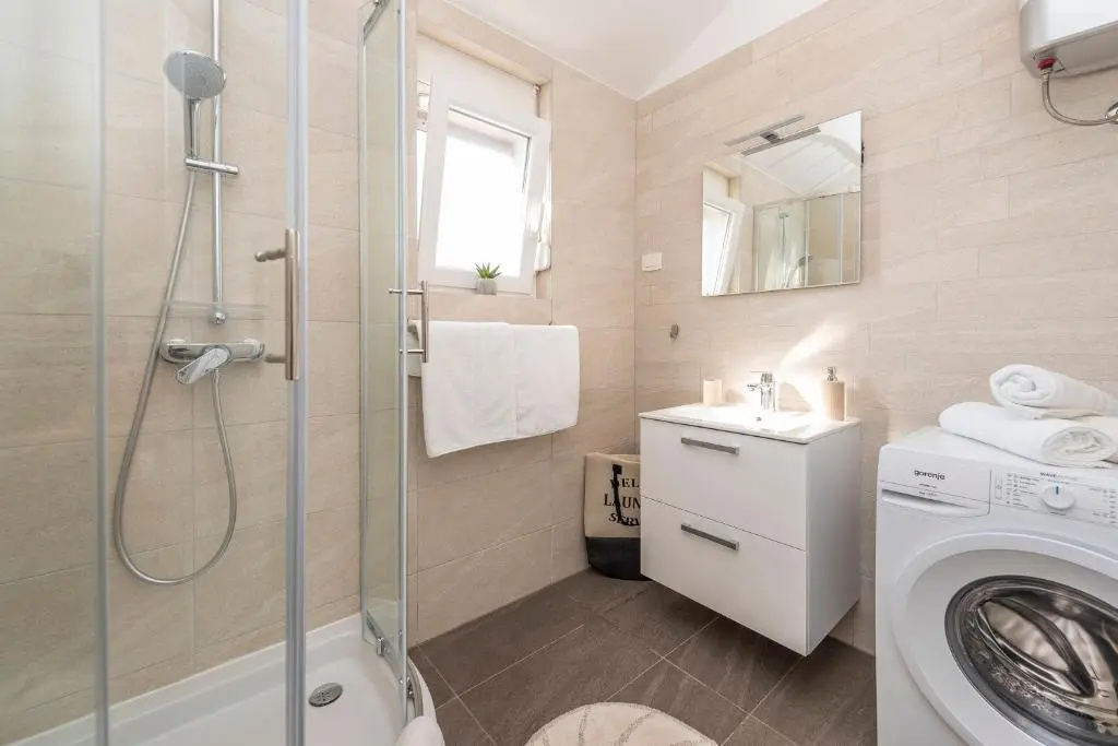 LUXURY APARTMENTS - LA VIR 5& 6