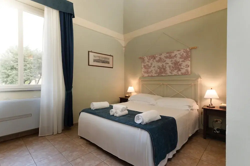 Hotel with swimming pool in Riparbella