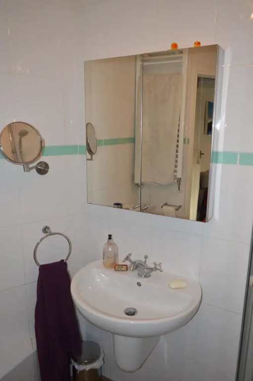 Top Floor Central 2 Bedroom Apartment