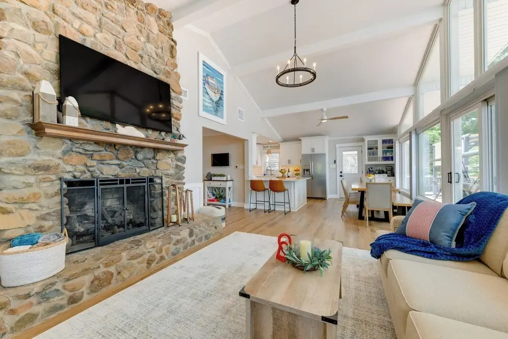 'commodore Bay Waterfront Home on Lake Norman!