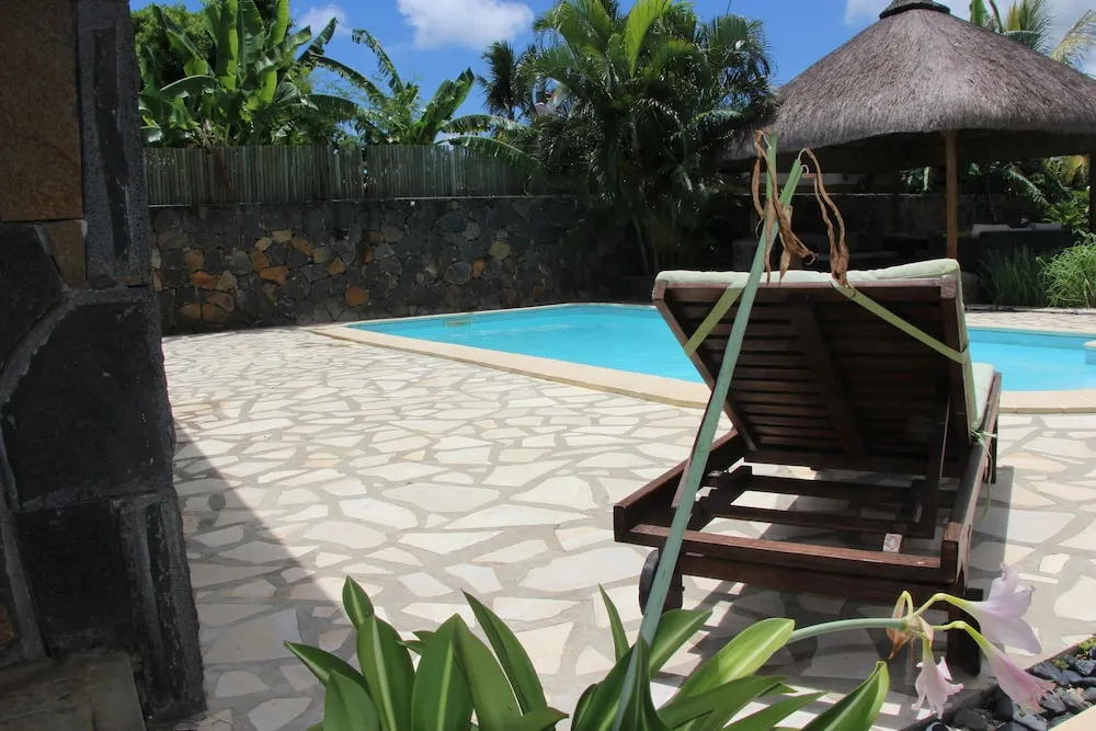 Tropical Villa 5 Min to the Beach