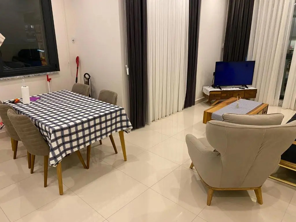 cozy 2 bedroom condo with pool and amenities