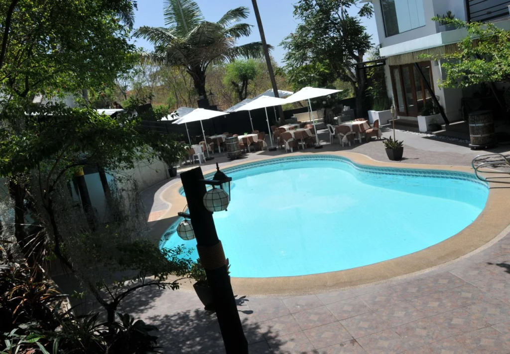 Date & Dine Resort