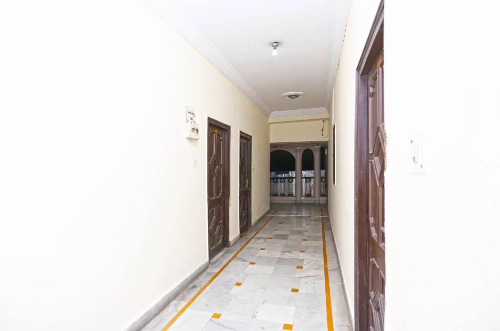 Hotel O Dolphin
