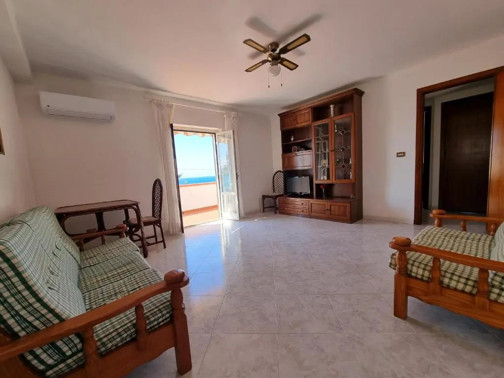 Villa Flora - with sea view, 2 minutes walk to beach