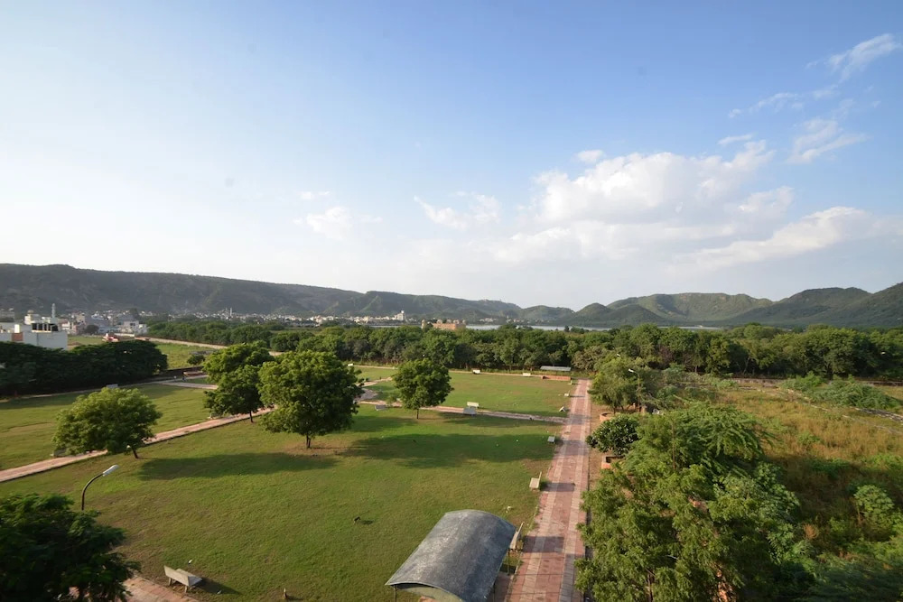 OYO 18515 Hotel Jal Mahal Jhalak Palace