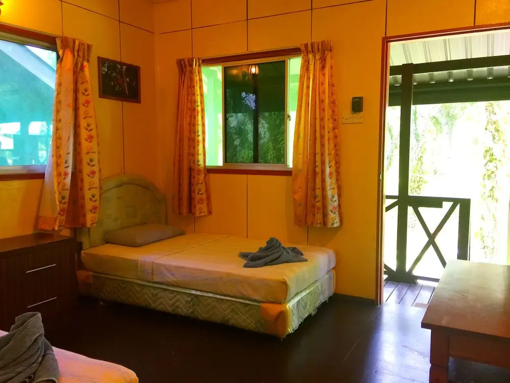 Sukau Backpackers Bed & Breakfast