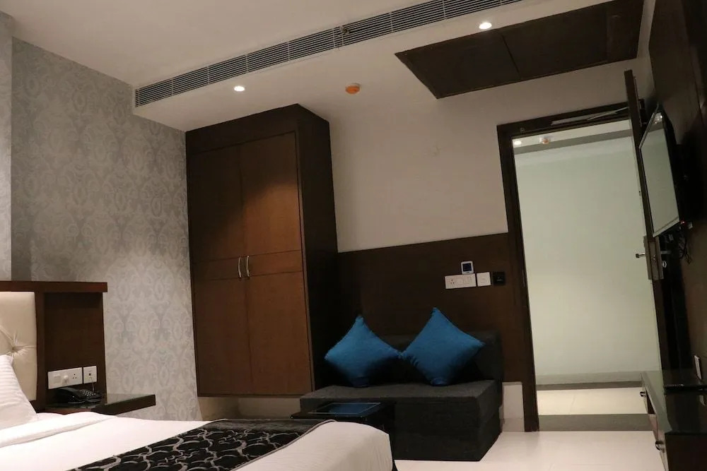 Palmdale Hotel & Resort