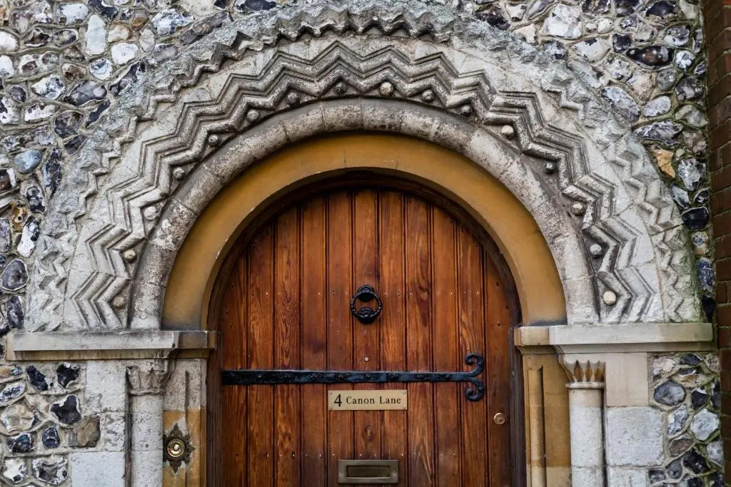 4 Canon Lane
