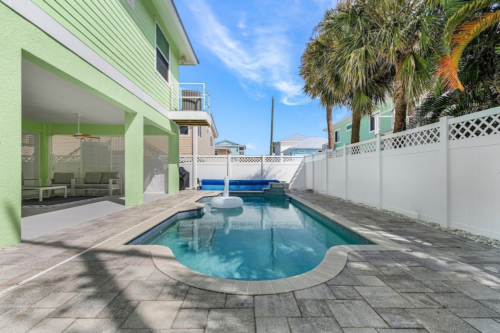 140 Pearl Paradise 3br/2ba W/ Pool! 3 Bedroom Home
