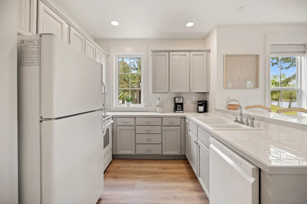 1322 Laurel Grove 3 Bedroom Home by RedAwning