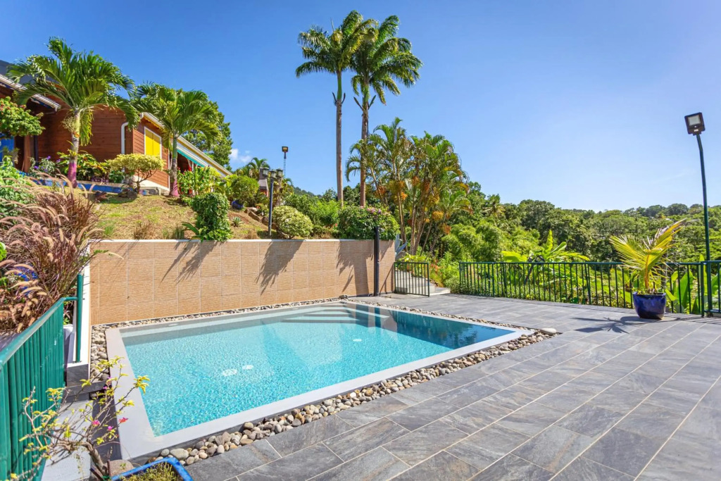 Villa douillette à Deshaies - Vue sur la mer et la montagne - 96 m²