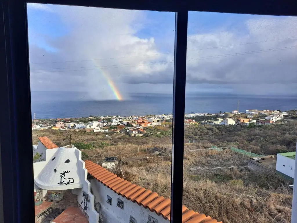 Tenerife apartment 100m2 CASA DE DON QUIJOTE with a terrace of 100m2 with a view of the ocean and Teide volcano and a garden of 600m2