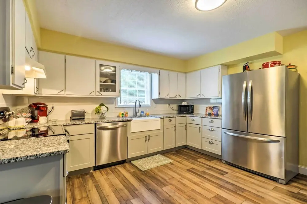 Pet-friendly Wilmington Home ~ 5 Mi to Beach!