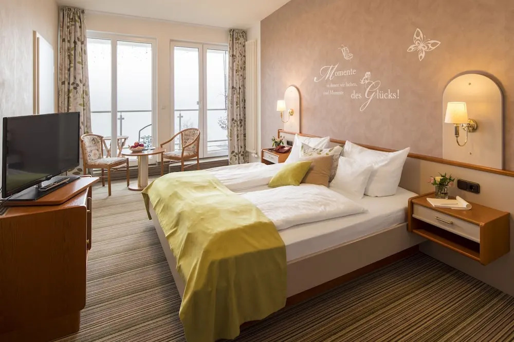 PlusNaturHotel direkt am Ederseeufer Waldhotel Wiesemann und Ferienapartments
