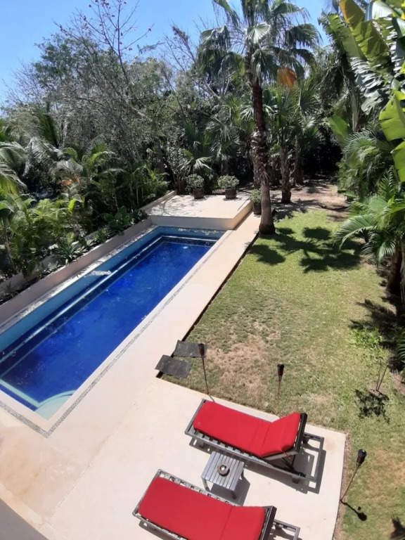 New Listing Close To Beach Sunny Spacious Villa