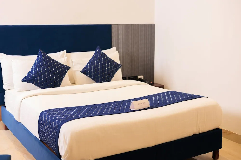 The Eliot Hotel & Banquet