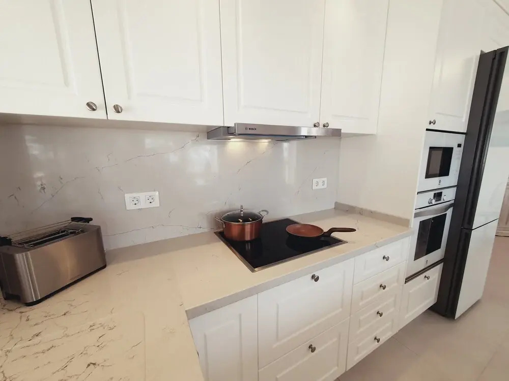 Elegant and Spacious Apartment With Sea Vieuw
