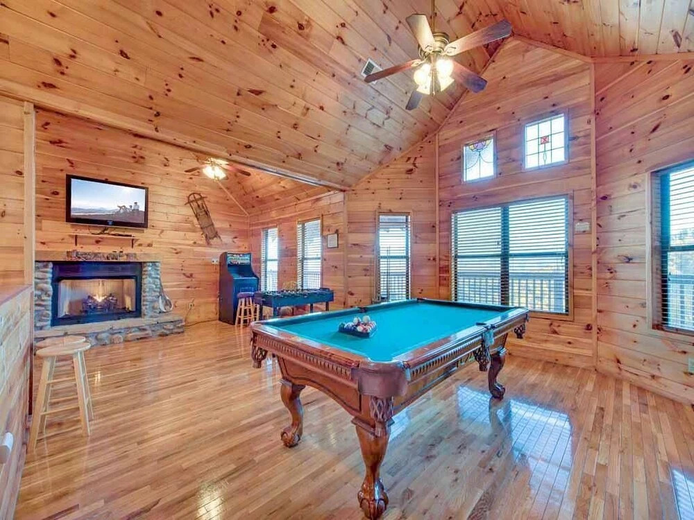 Smokerise Lodge 5 Bedroom Home with Hot Tub